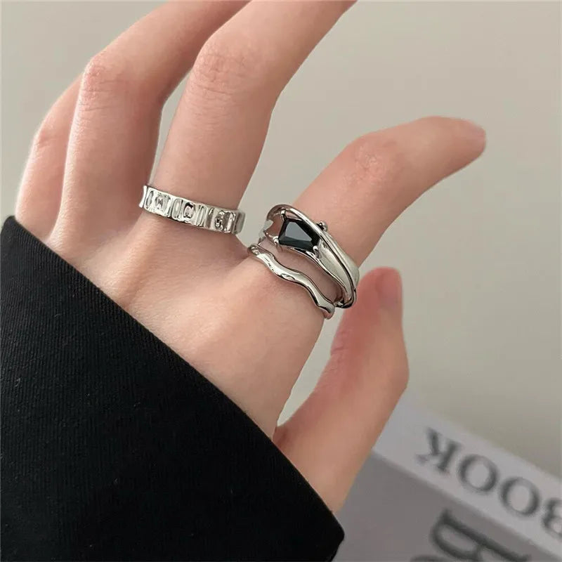 2Pcs/Set Women Rings Exaggerated Lines Rings for Women Fashion Simple Distorted Geometric Party Statement Designer Jewelry