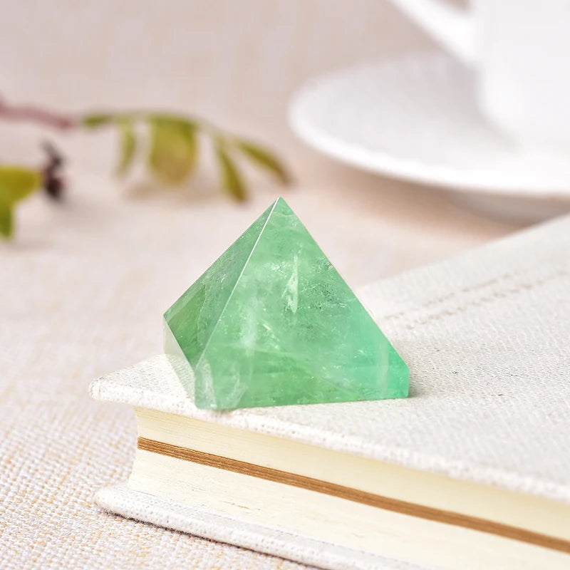 Natural Crystal Pyramid Fluorite Quartz Healing Stone Chakra Reiki Crystal Point Energy Home Decor Handmade Crafts of Gem Stone