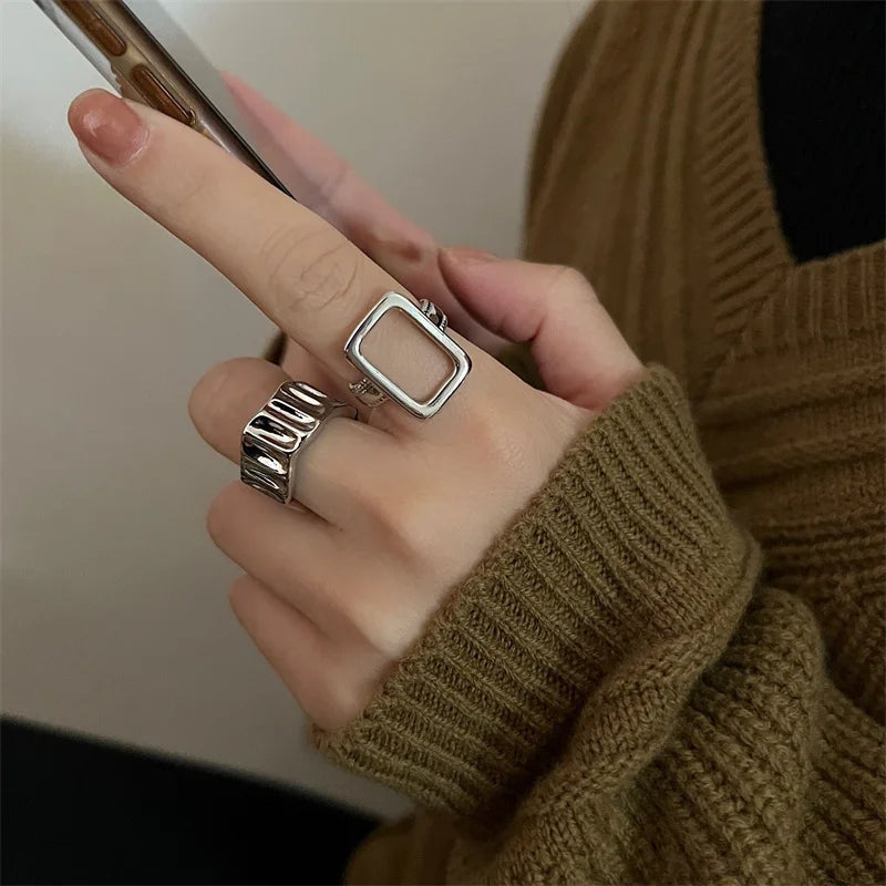 2Pcs/Set Women Rings Exaggerated Lines Rings for Women Fashion Simple Distorted Geometric Party Statement Designer Jewelry